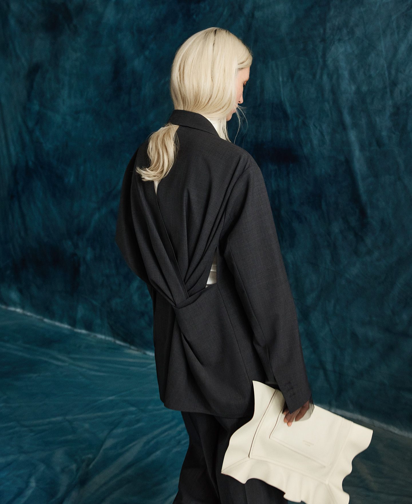 Blazer espalda cruzada mujer image number 3