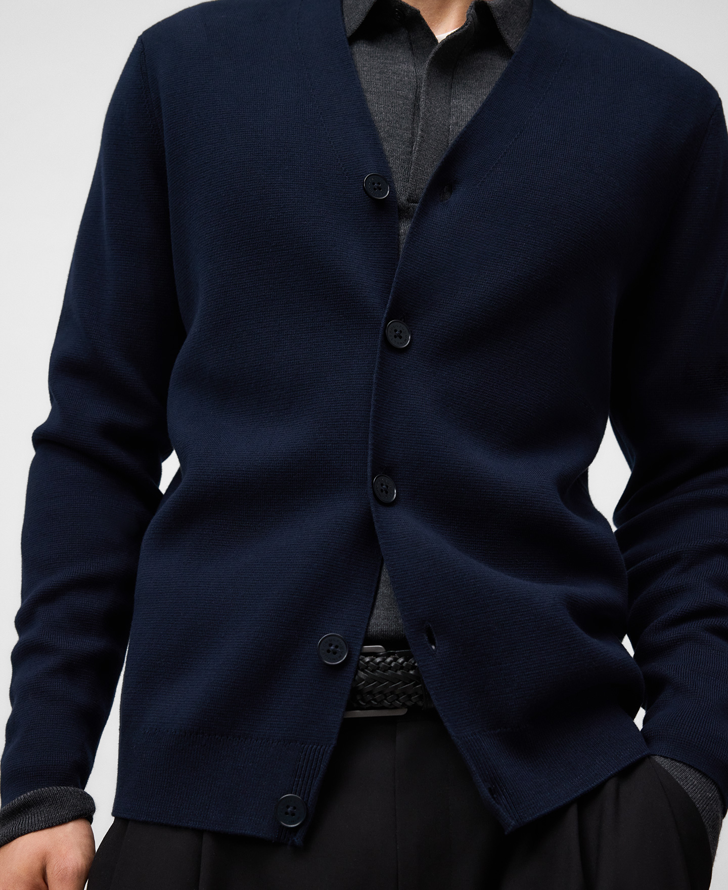 Cardigan en maille col en V pour homme image number 3
