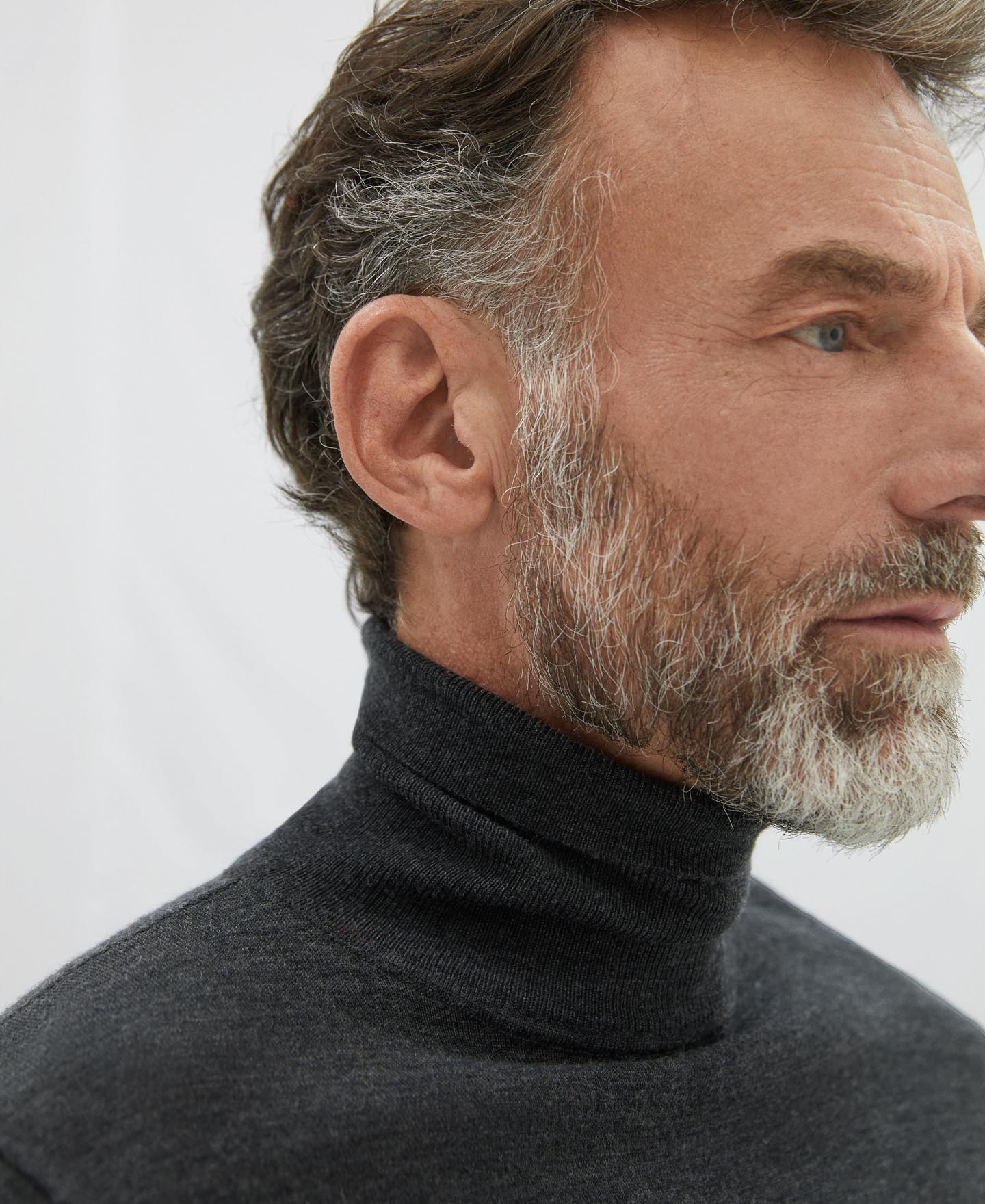 Jersey cuello alto en lana merino image number 3