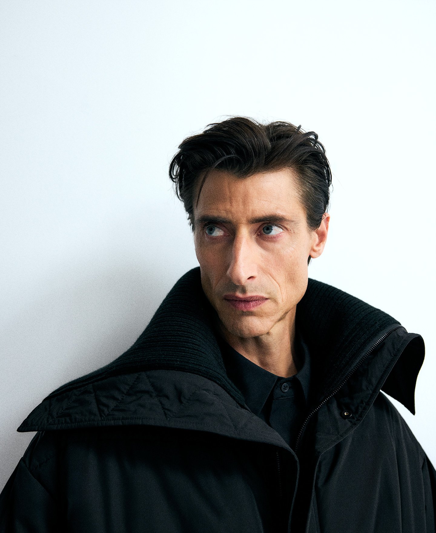 Abrigo oversize acolchado hombre image number 2