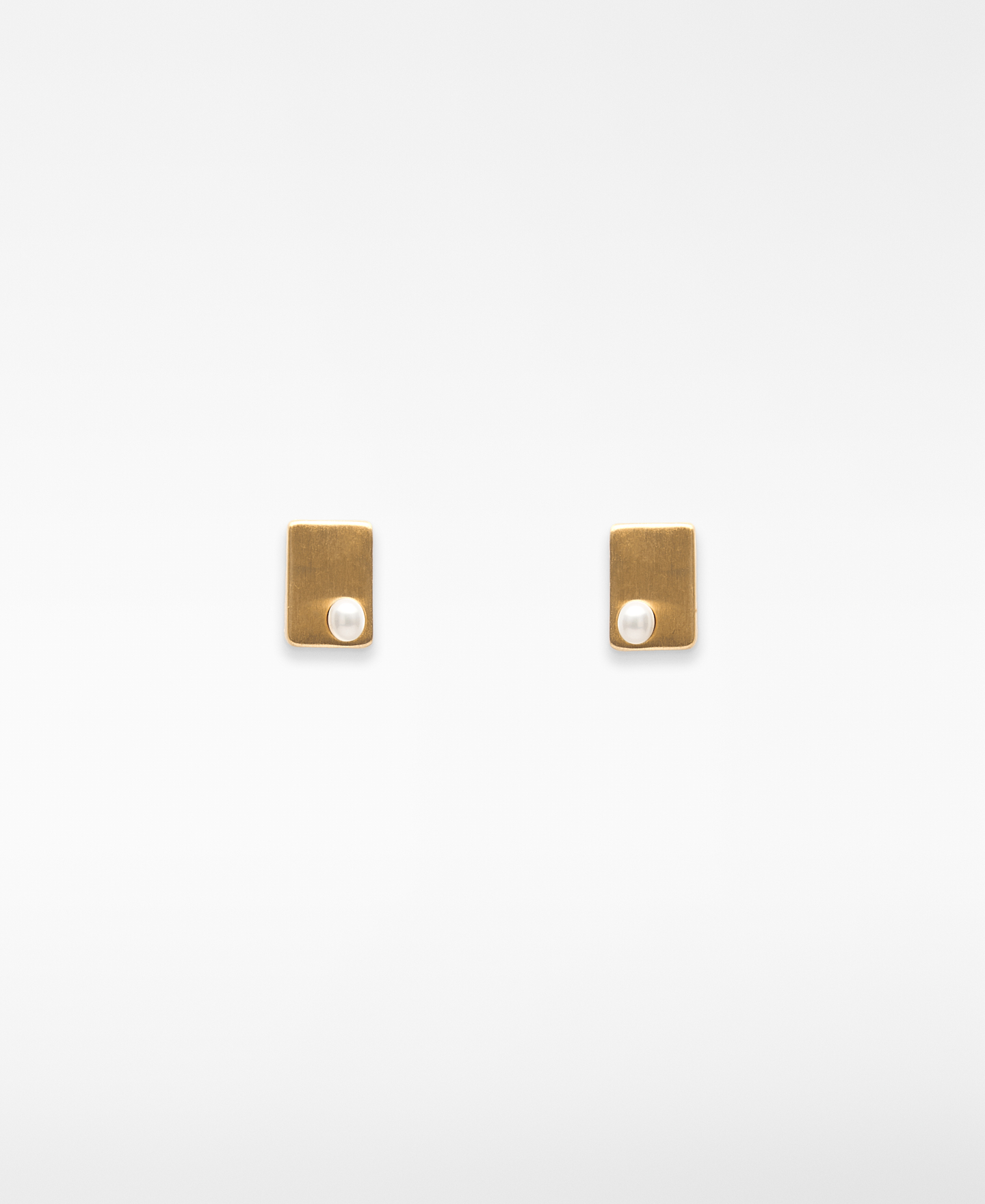 Square earrings with pearl woman image number 0