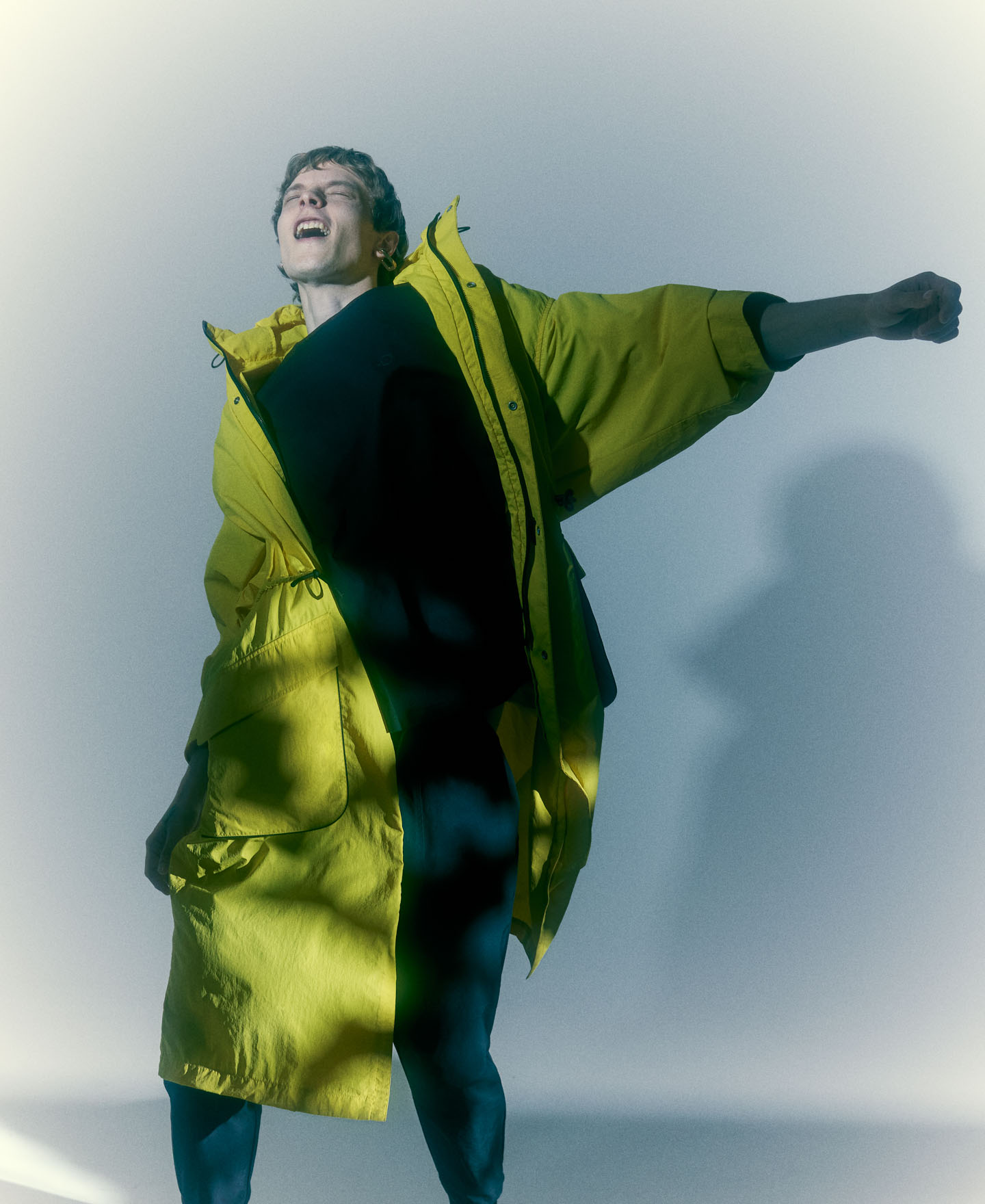 Yellow nylon men's windbreaker image number 5