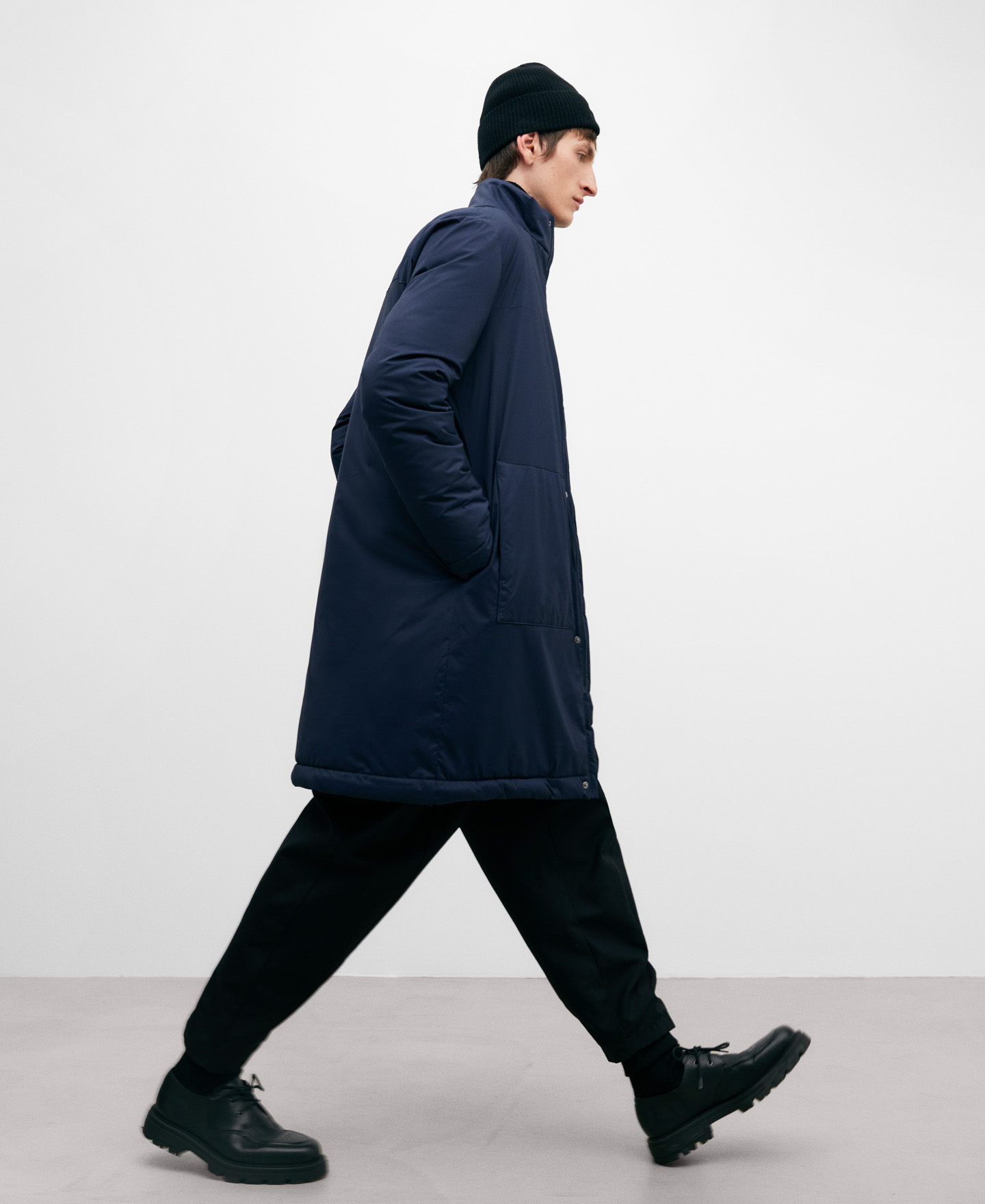 Marine blue long parka for men image number 5