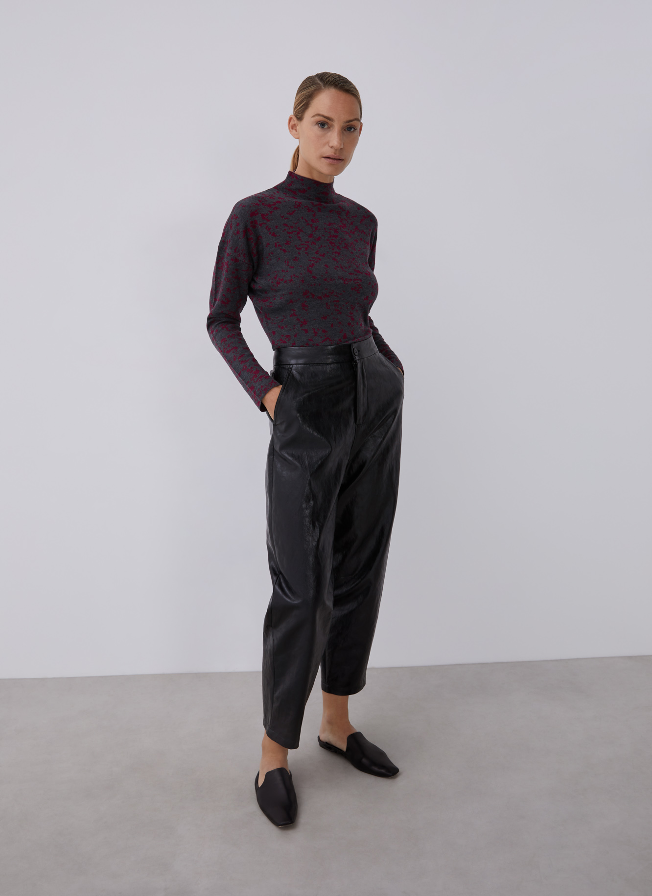 Bicolour perkins collar sweater image number 3