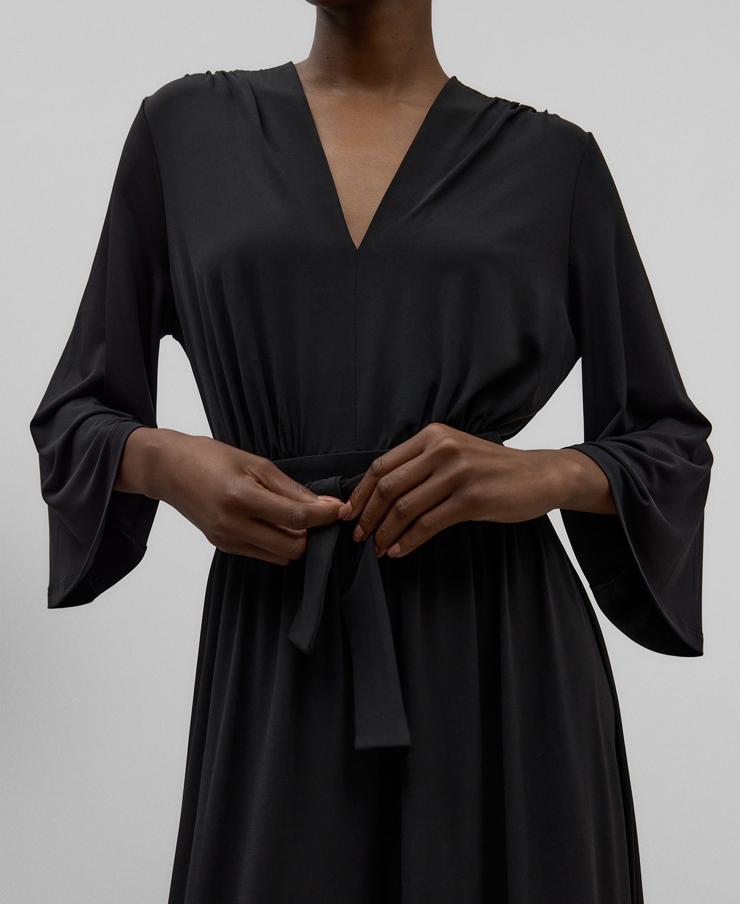 Long black jumpsuit woman image number 3