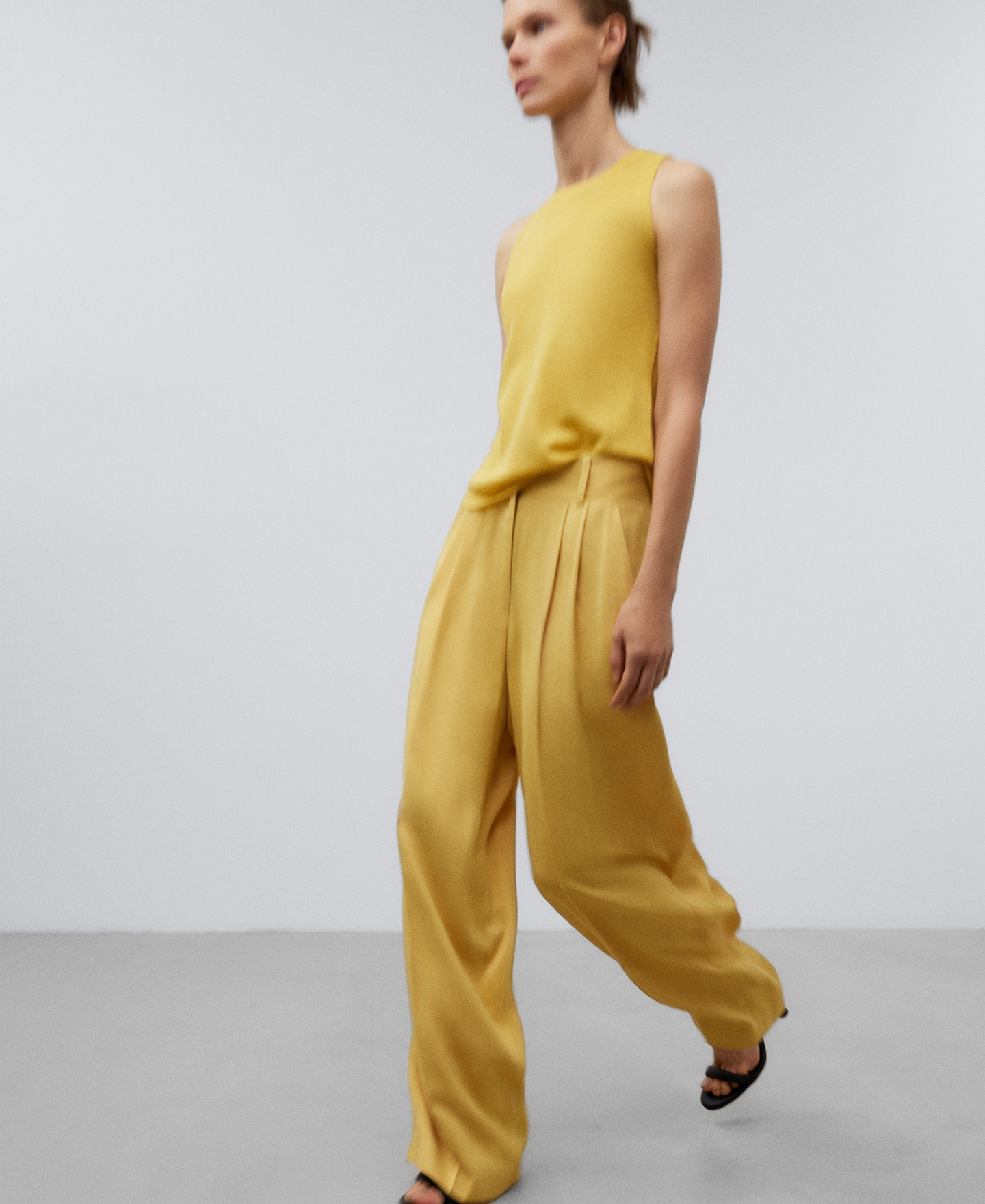 Pantalón recto amarillo mujer image number 0