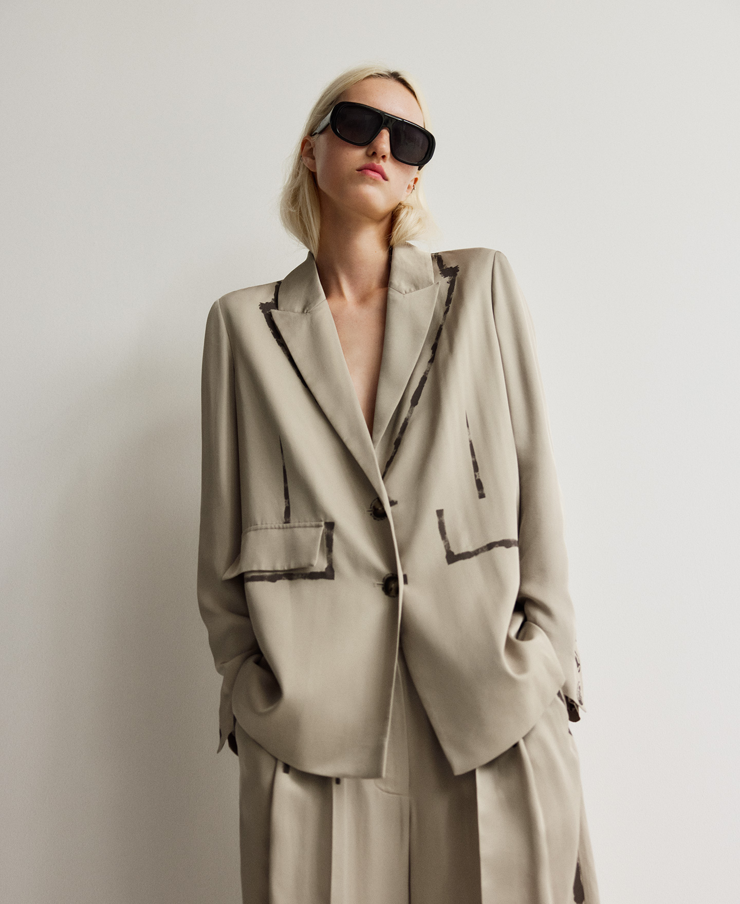 Blazer efecto pintura mujer image number 0