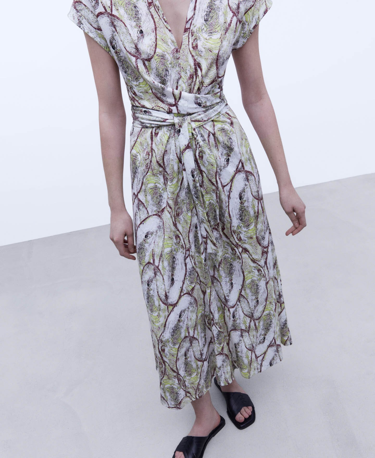 Printed dress knotted on waist image number 3
