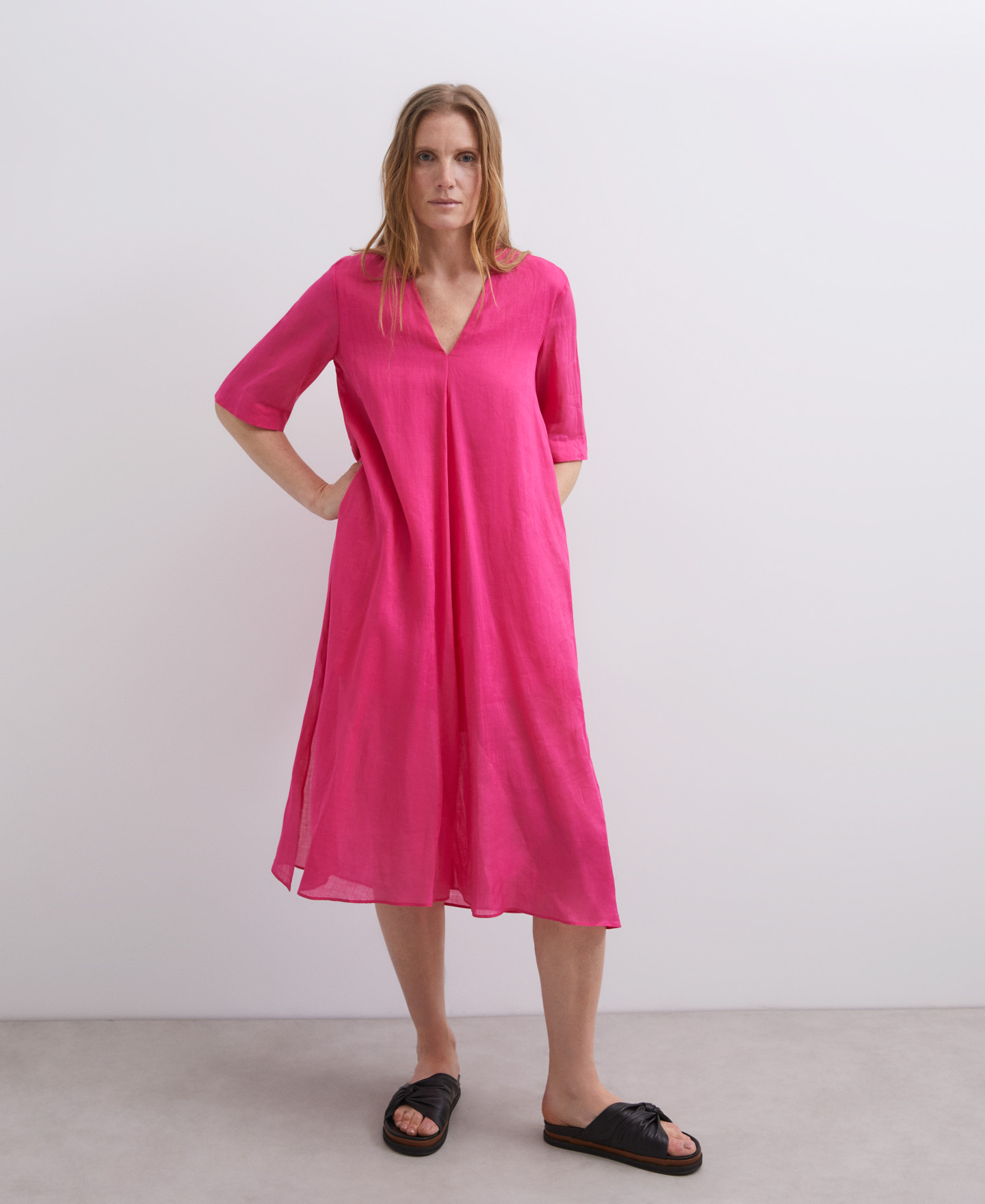Vestido fluido en ramio camel image number 1