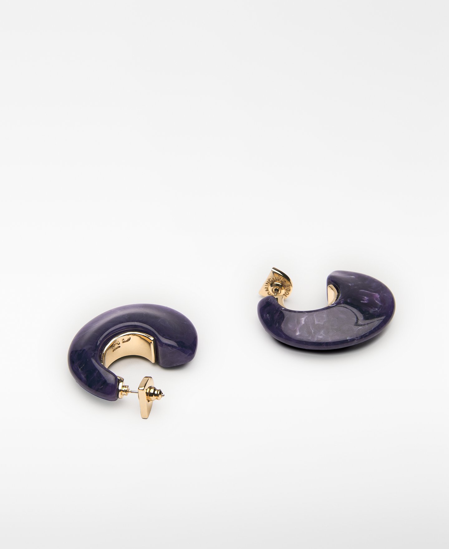 Resin hoops woman image number 1