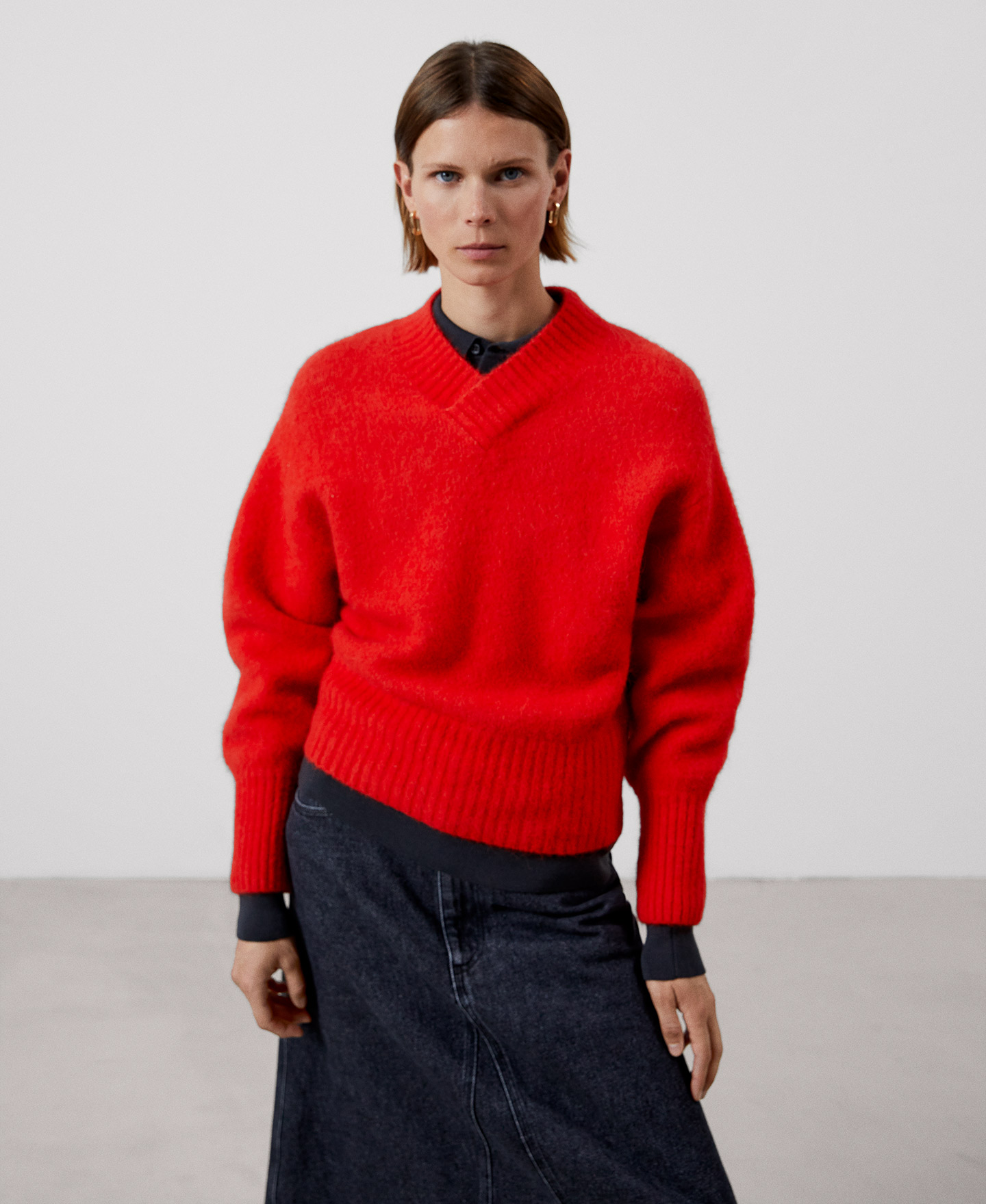Jersey cuello pico en lana y alpaca image number 0