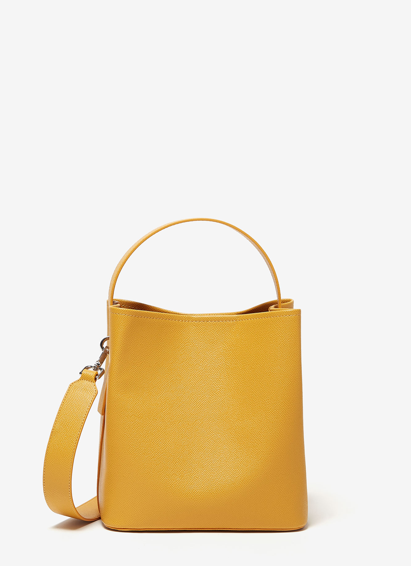 Bolso cubo pequeño efecto saffiano image number 0