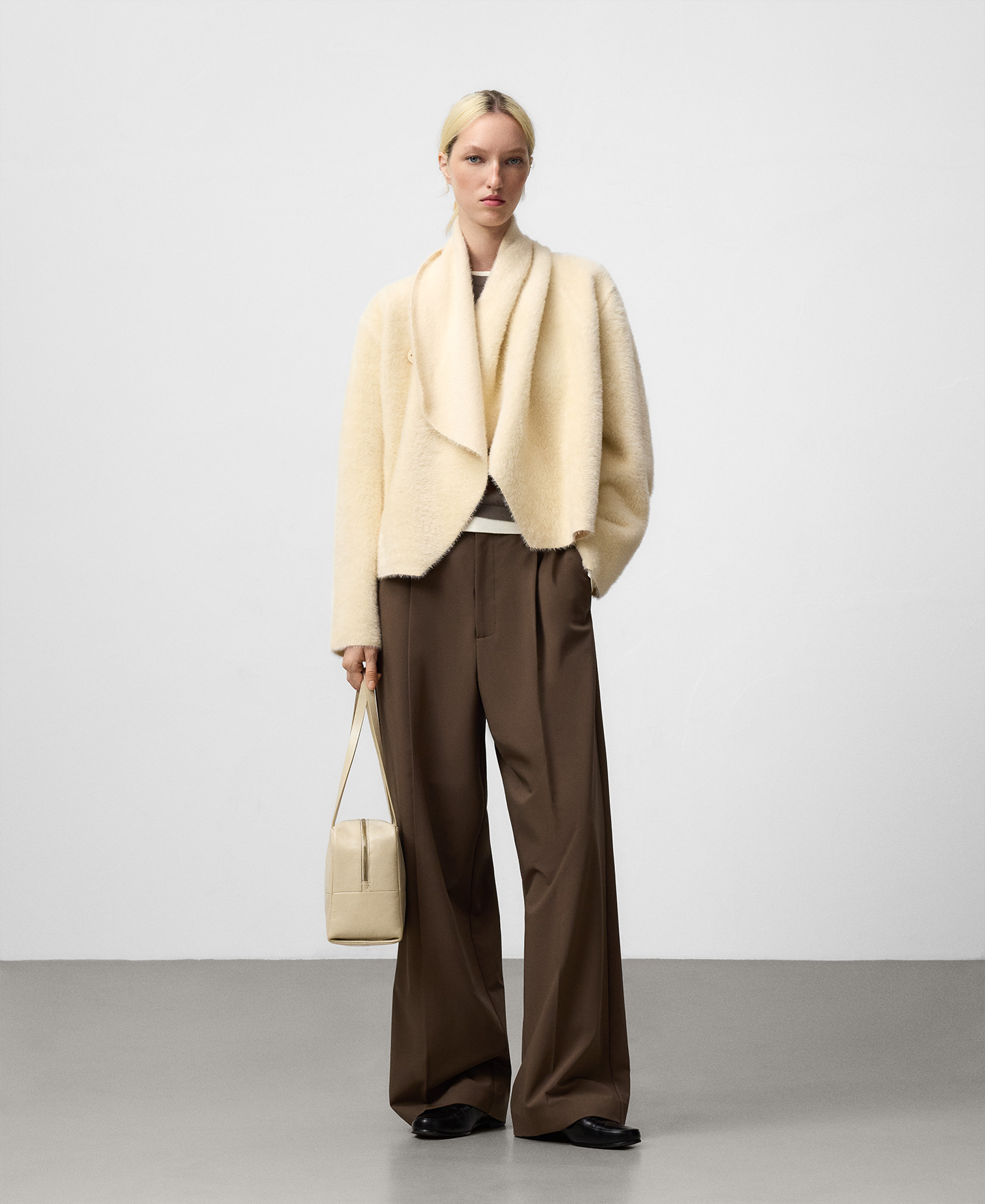 Chaqueta cruzada punto efecto pelo mujer image number 1