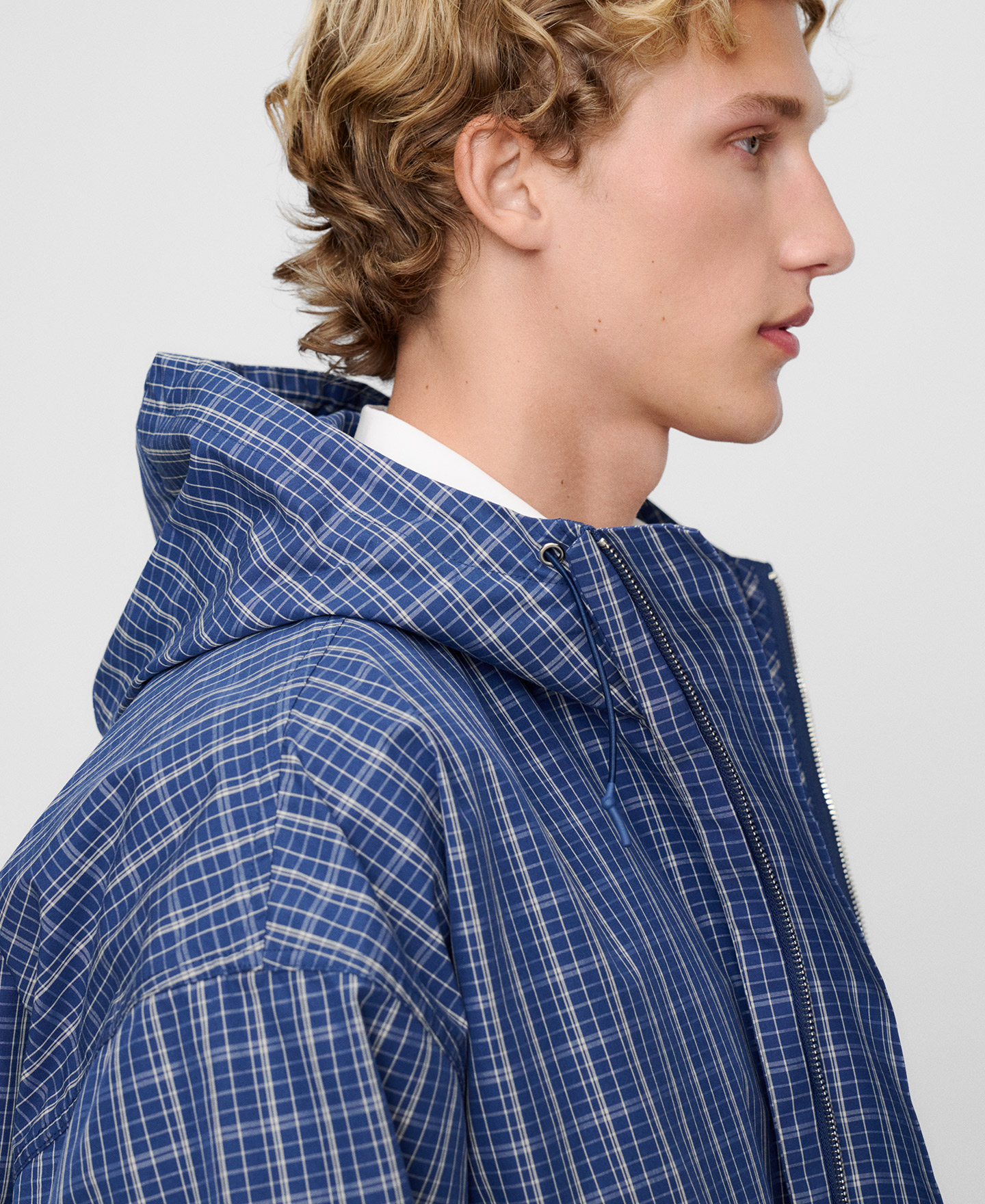 Chaqueta capucha cuadros image number 3