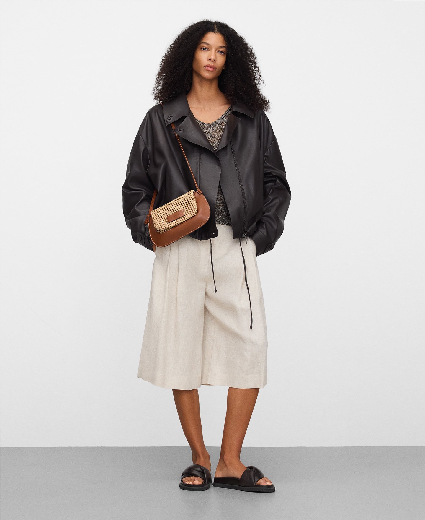 Mini-Umh&auml;ngetasche Dorna mit Raffia-Struktur image number 4