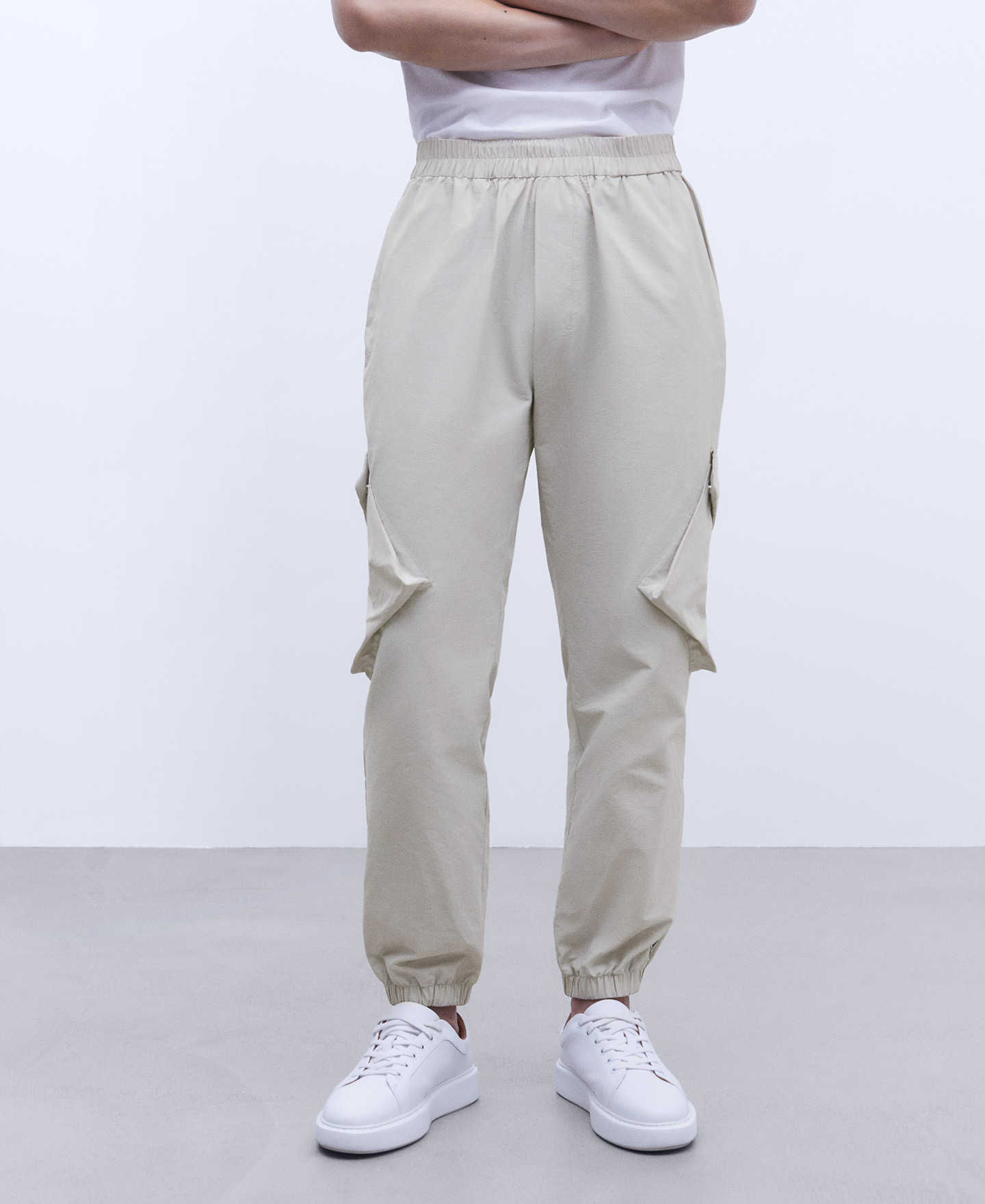 Cotton and nylon cargo trousers image number 0