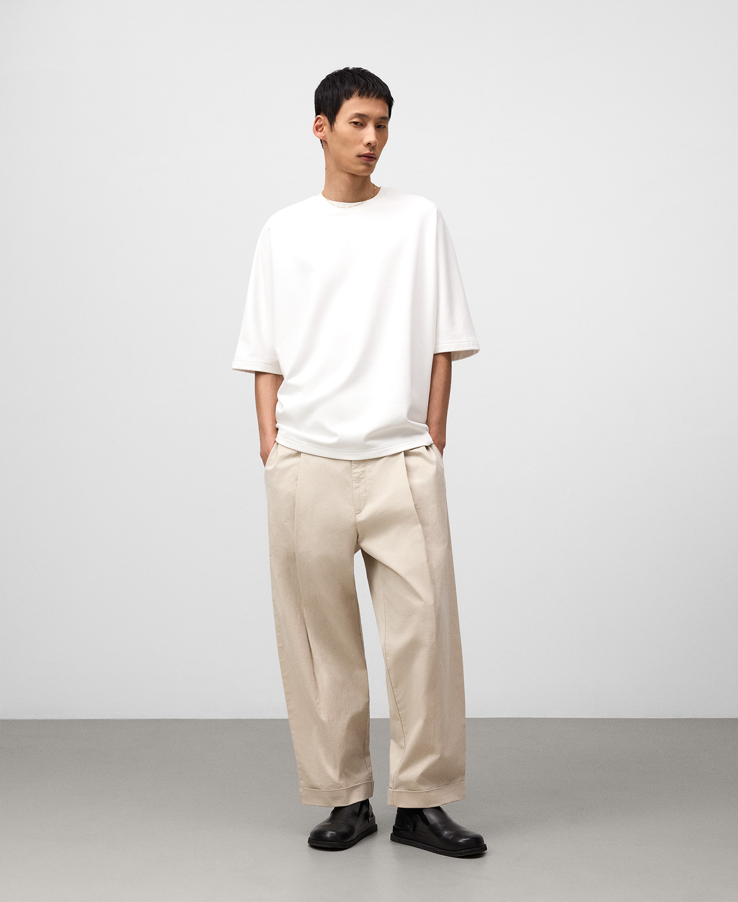 Back seam detail T-shirt man image number 1