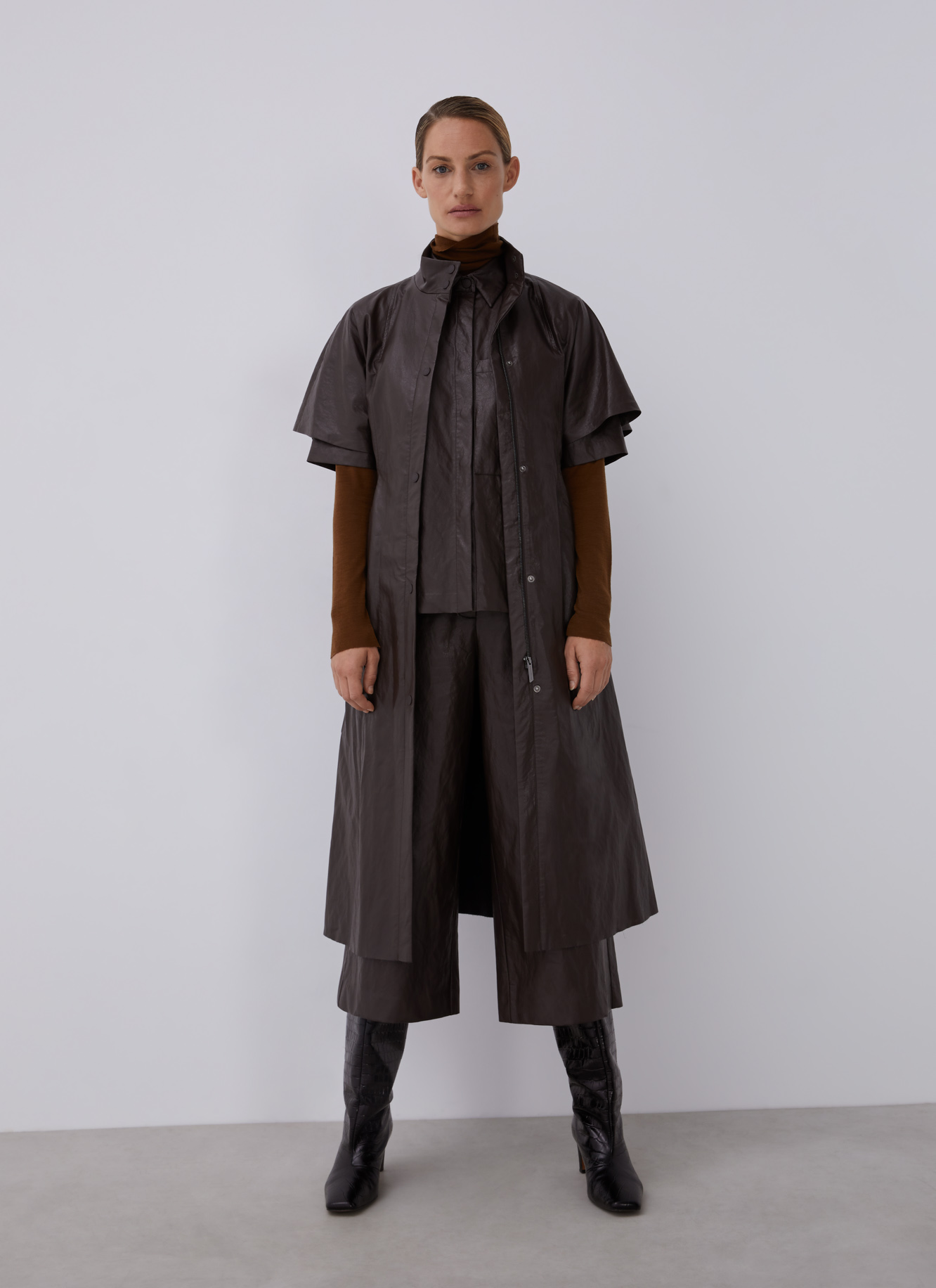 Eco-leather straight pants image number 5