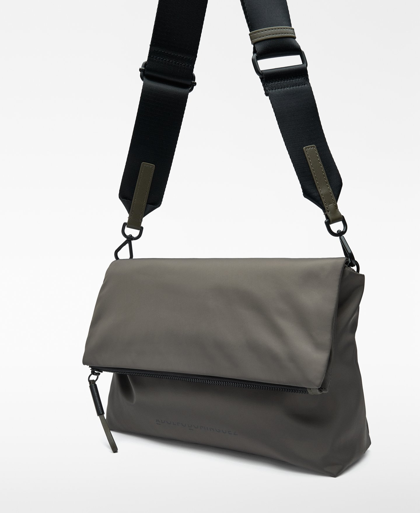 Sac à bandoulière moyen en nylon pour femme image number 3