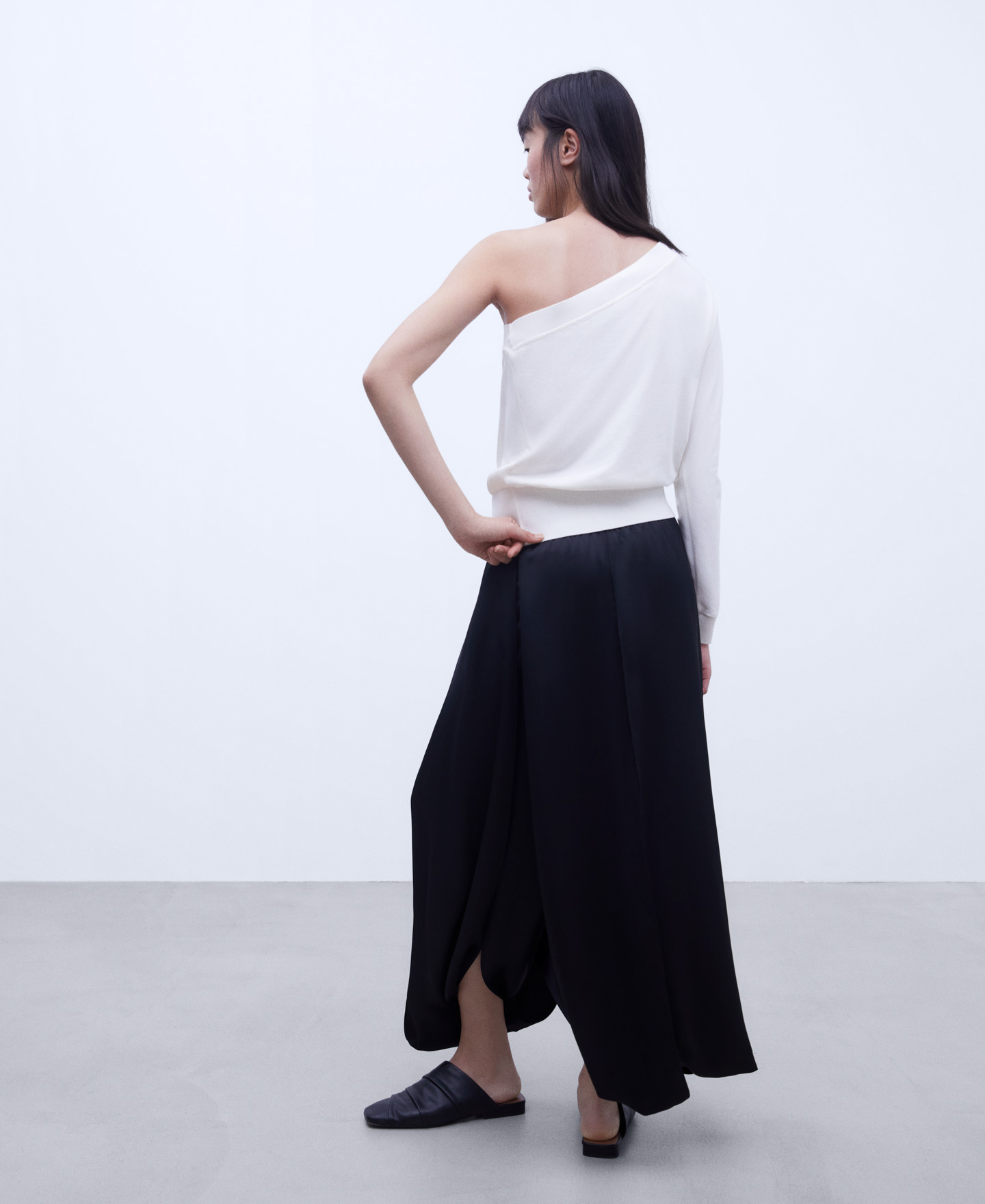 Asymmetric neckline fluid t-shirt image number 2