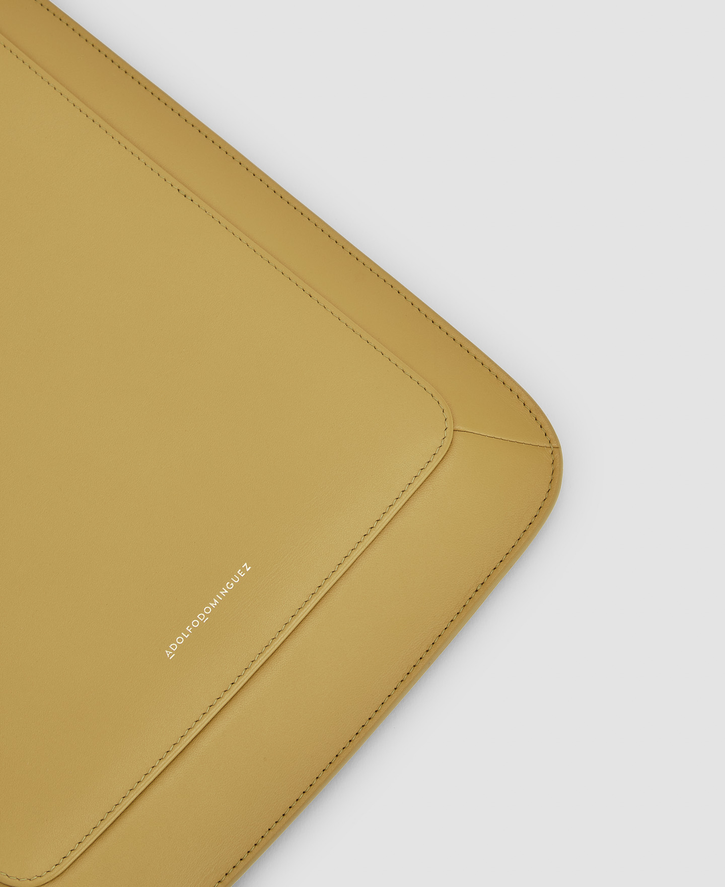 Vachetta Ipad case image number 1