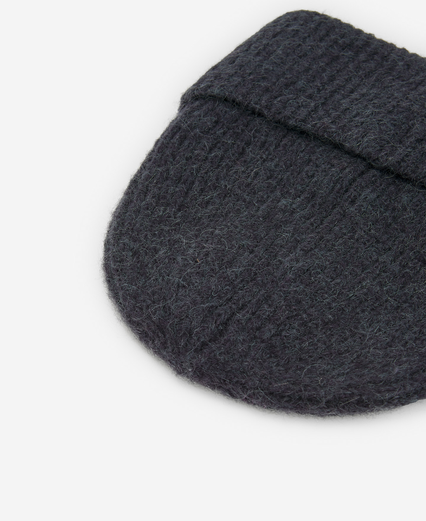 Ribbed beanie for women image number 2
