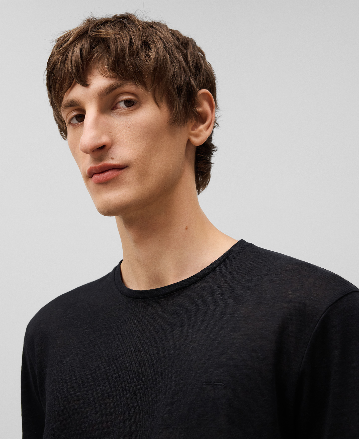 European linen regular fit T-shirt man image number 3