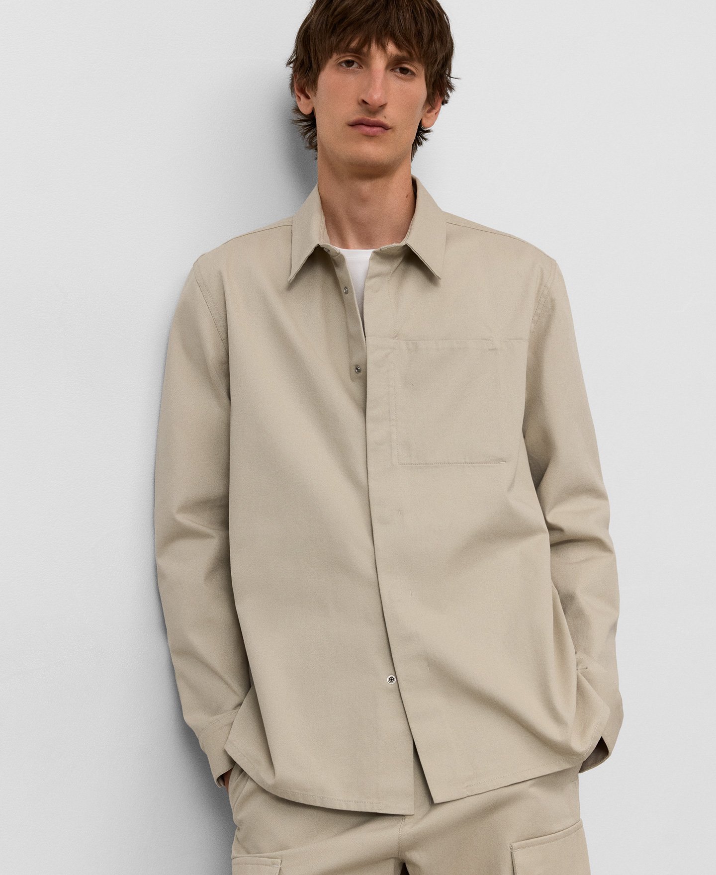 Camisa relaxed fit cuello solapa hombre image number 0