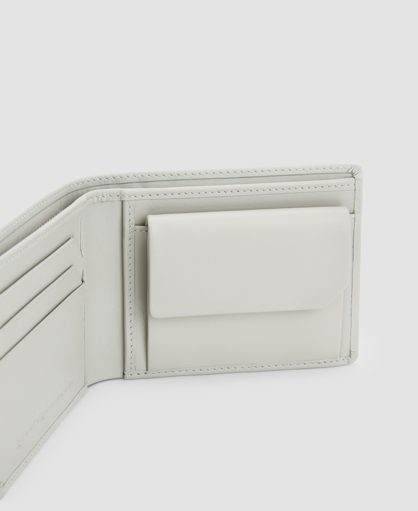 Minimalist cowhide leather wallet image number 2