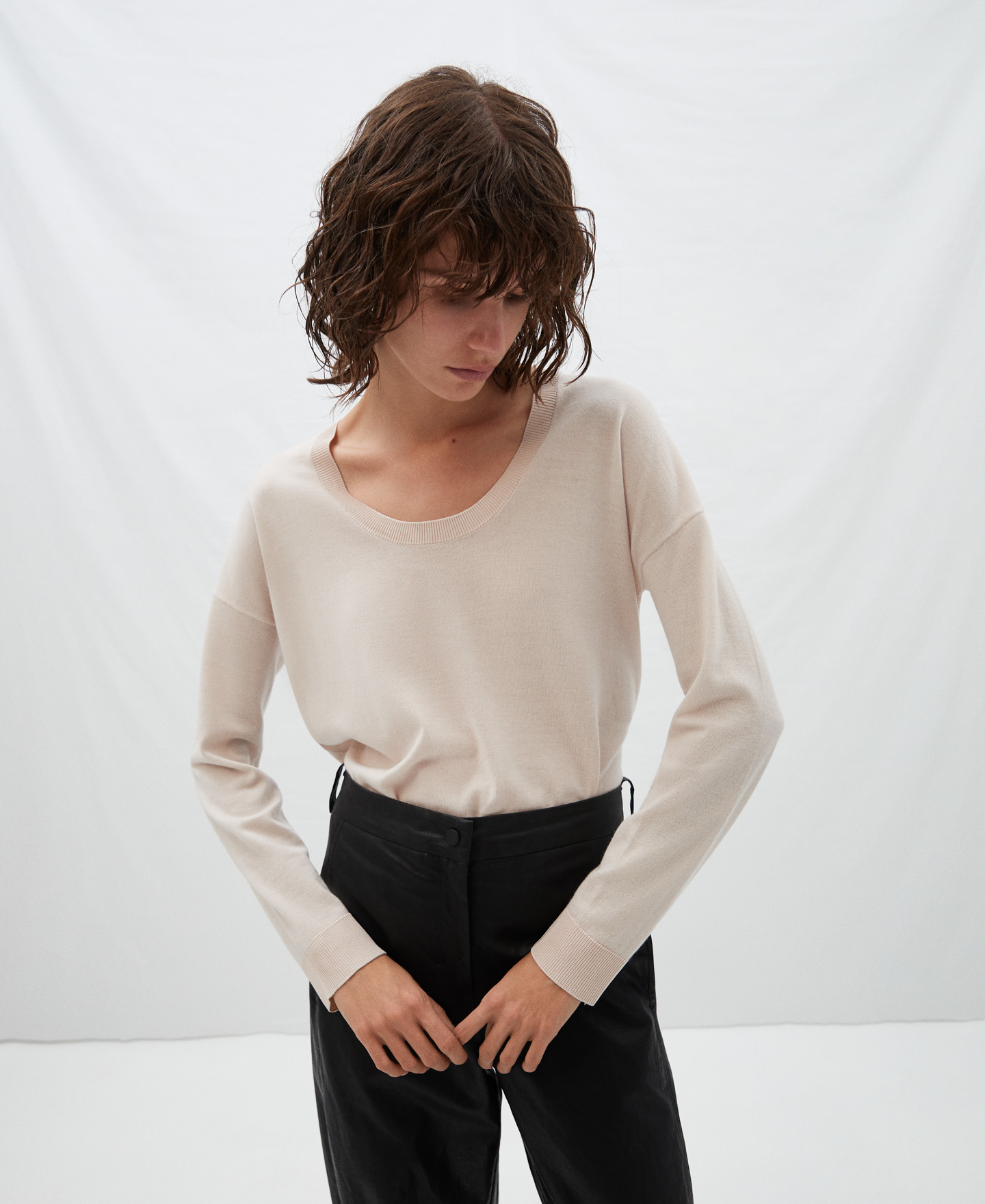 Jersey escote huevo en lana merino image number 0