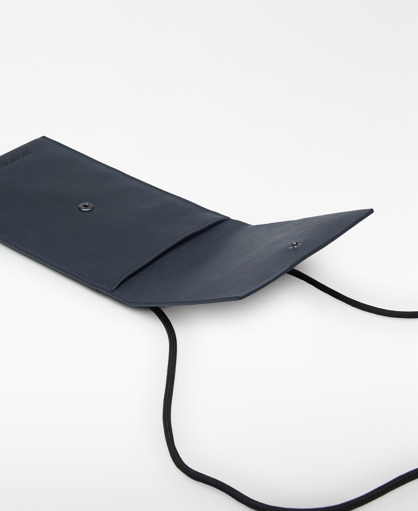 Blue leather mobile phone holder man image number 2