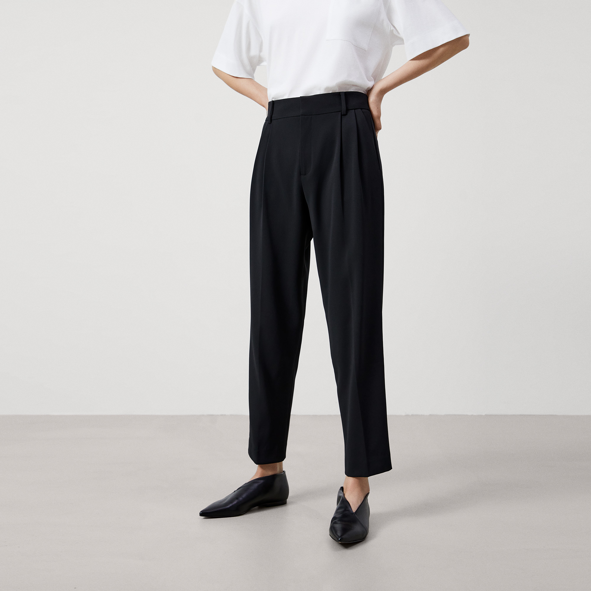 Pantalón carrot fit image number 0