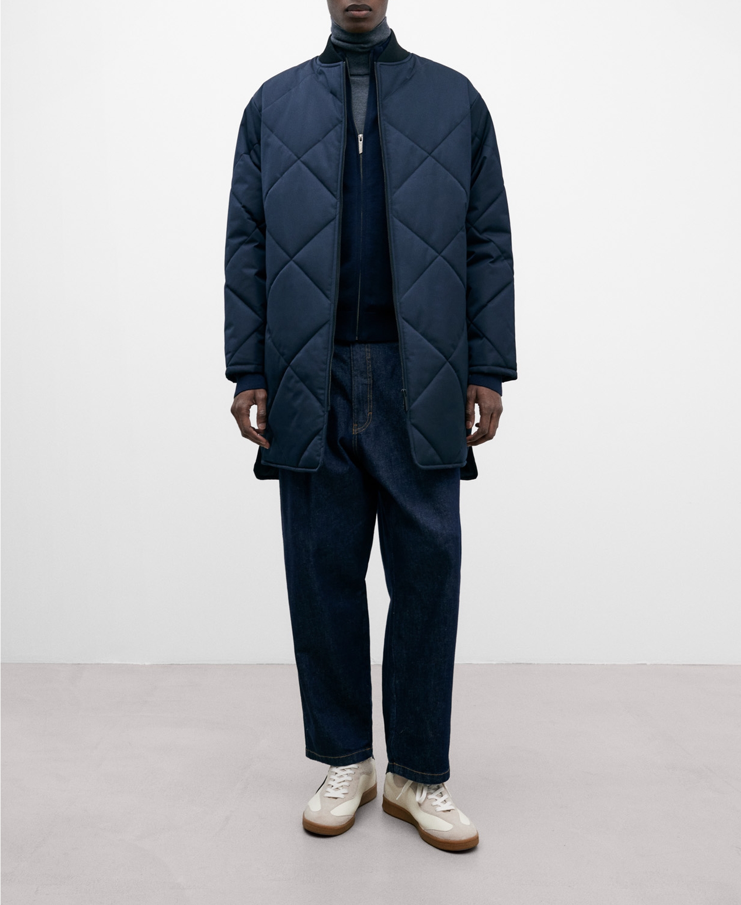 Long padded navy blue jacket for men image number 1