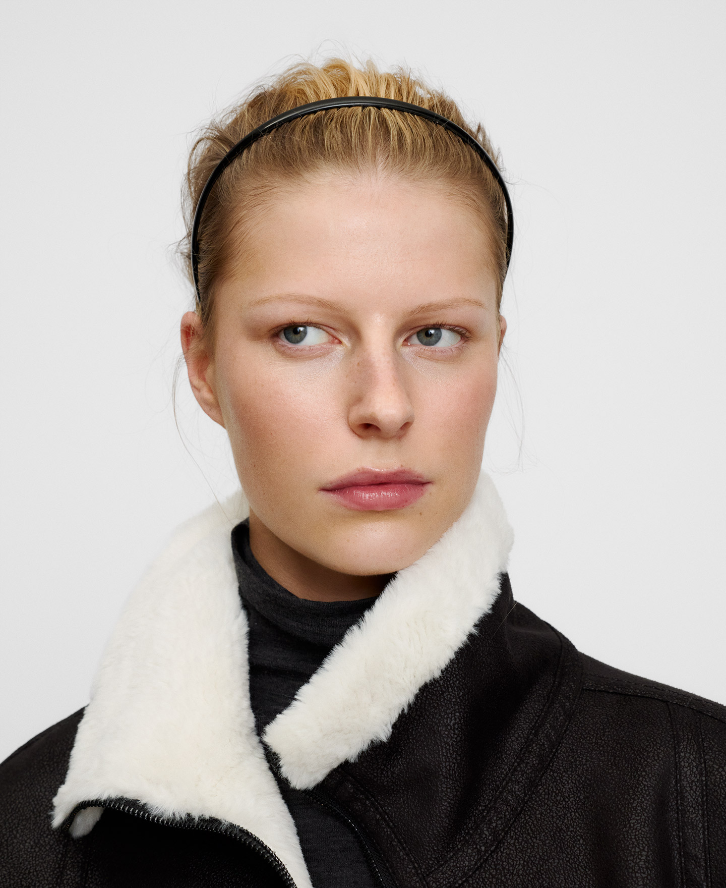 Leather-Non-Leather double-faced jacket image number 3