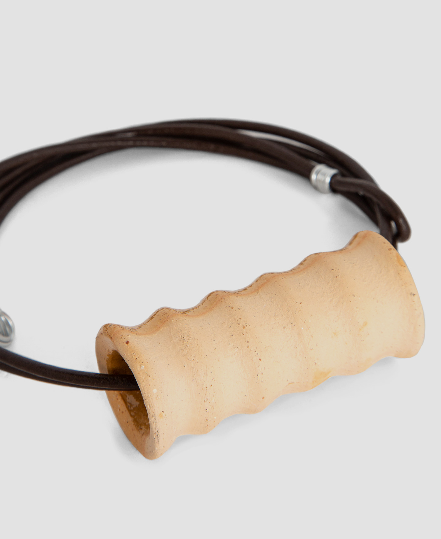 Niñodaguia large tubular handle pendant image number 1