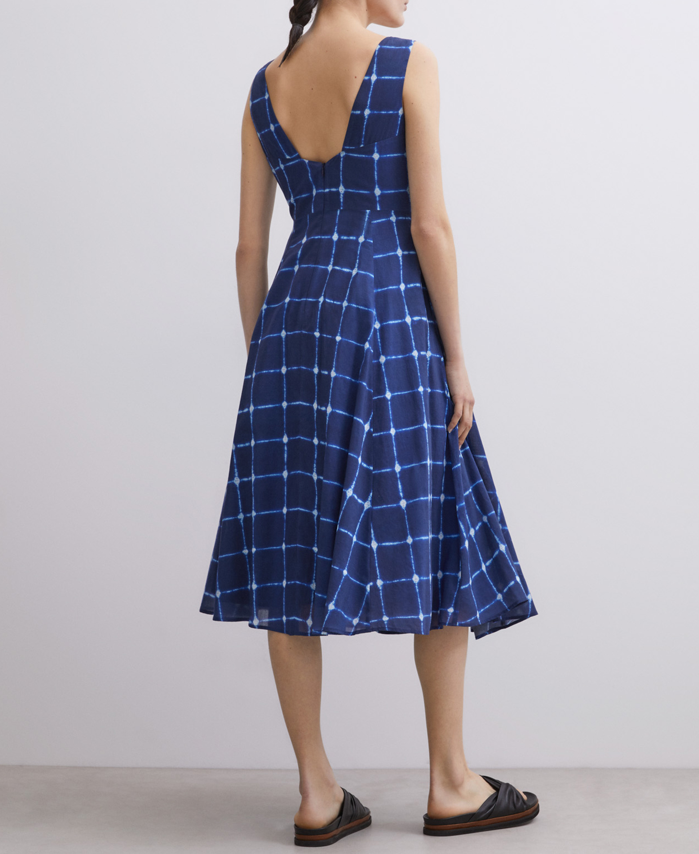 Vestido midi estampado escote pico image number 0