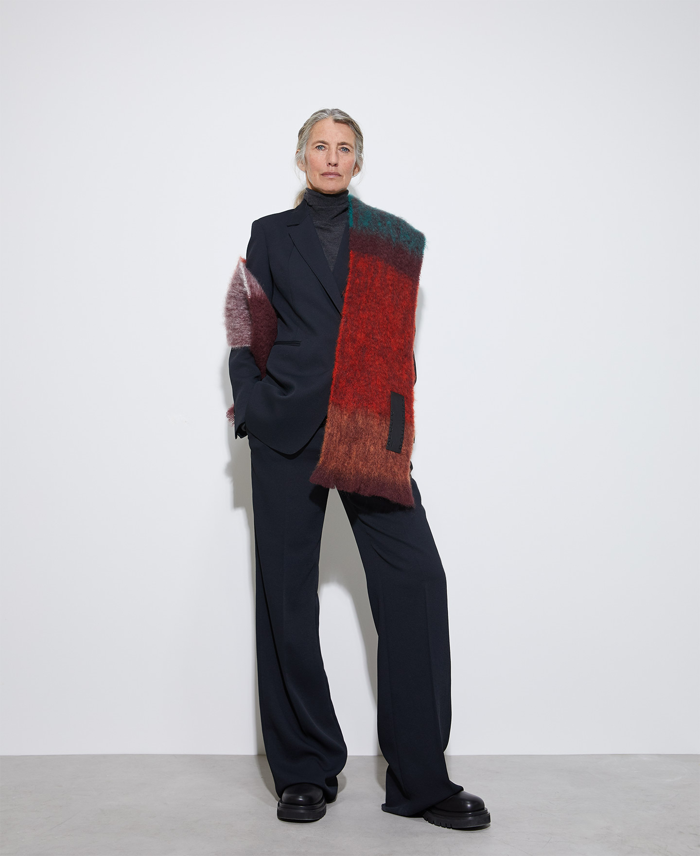 Bufanda artesana estrecha en mohair image number 4