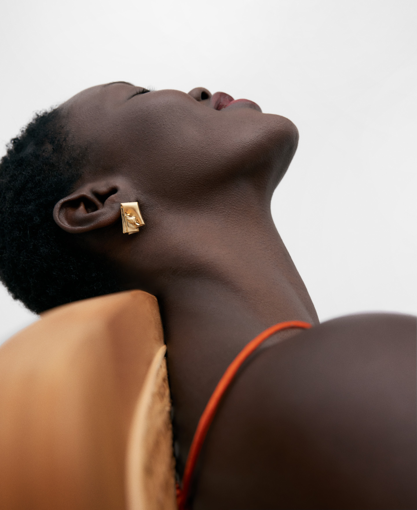 Pendientes motivo pliegues dorads image number 3