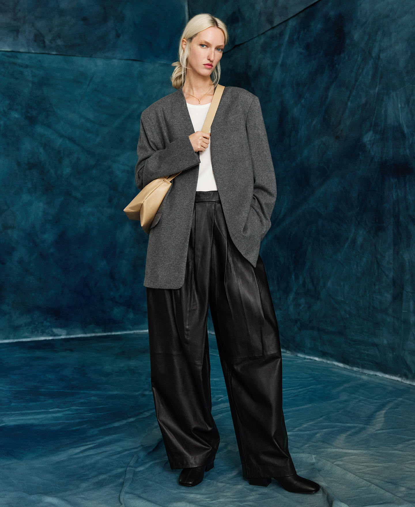 Leather pleated trousers woman image number 1