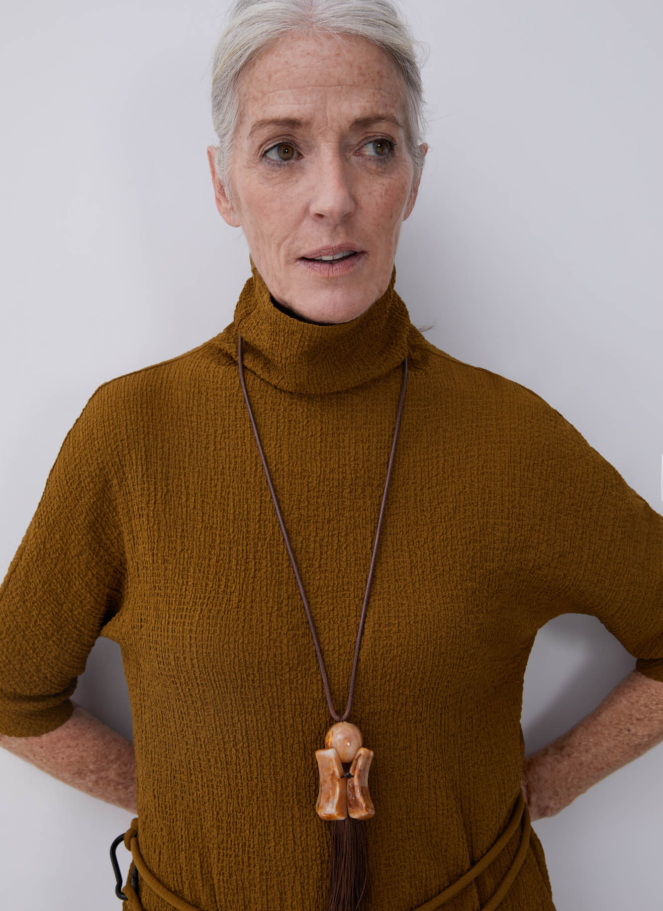 Dolmen long necklace image number 3