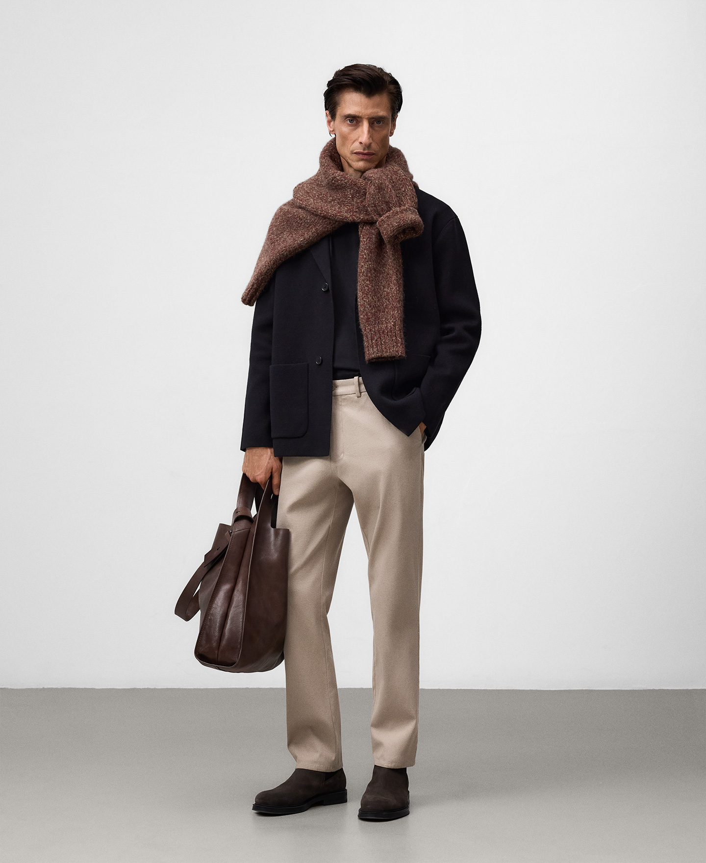 Pantalón chino regular fit hombre image number 1