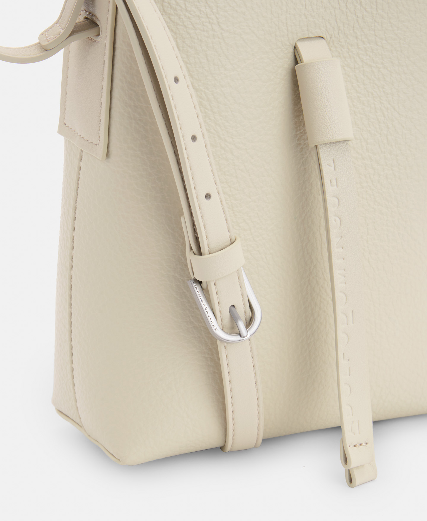 Bolso mini en material reciclado image number 3