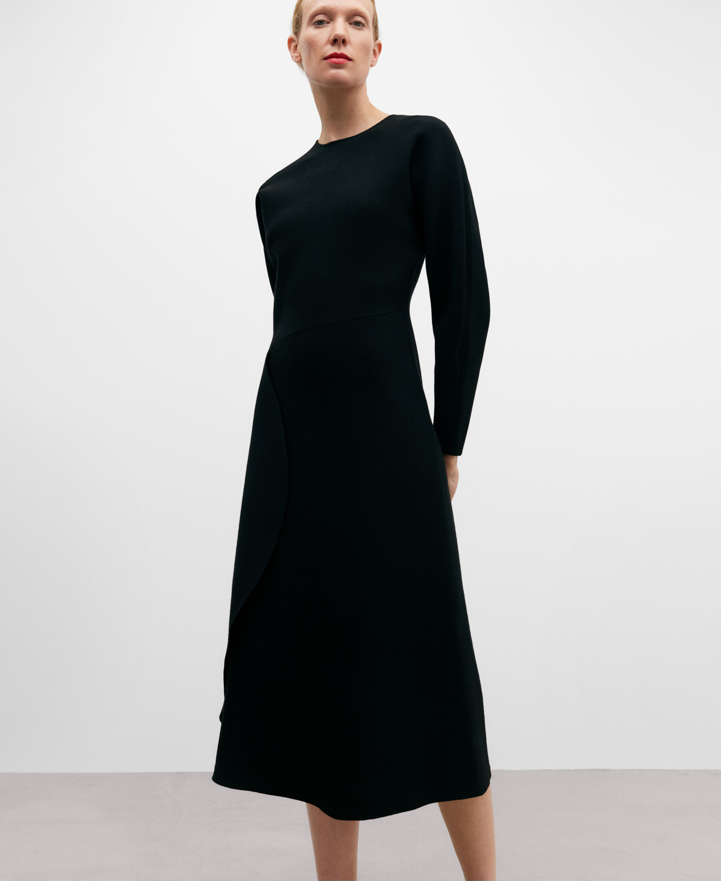 Vestido godet lateral image number 0