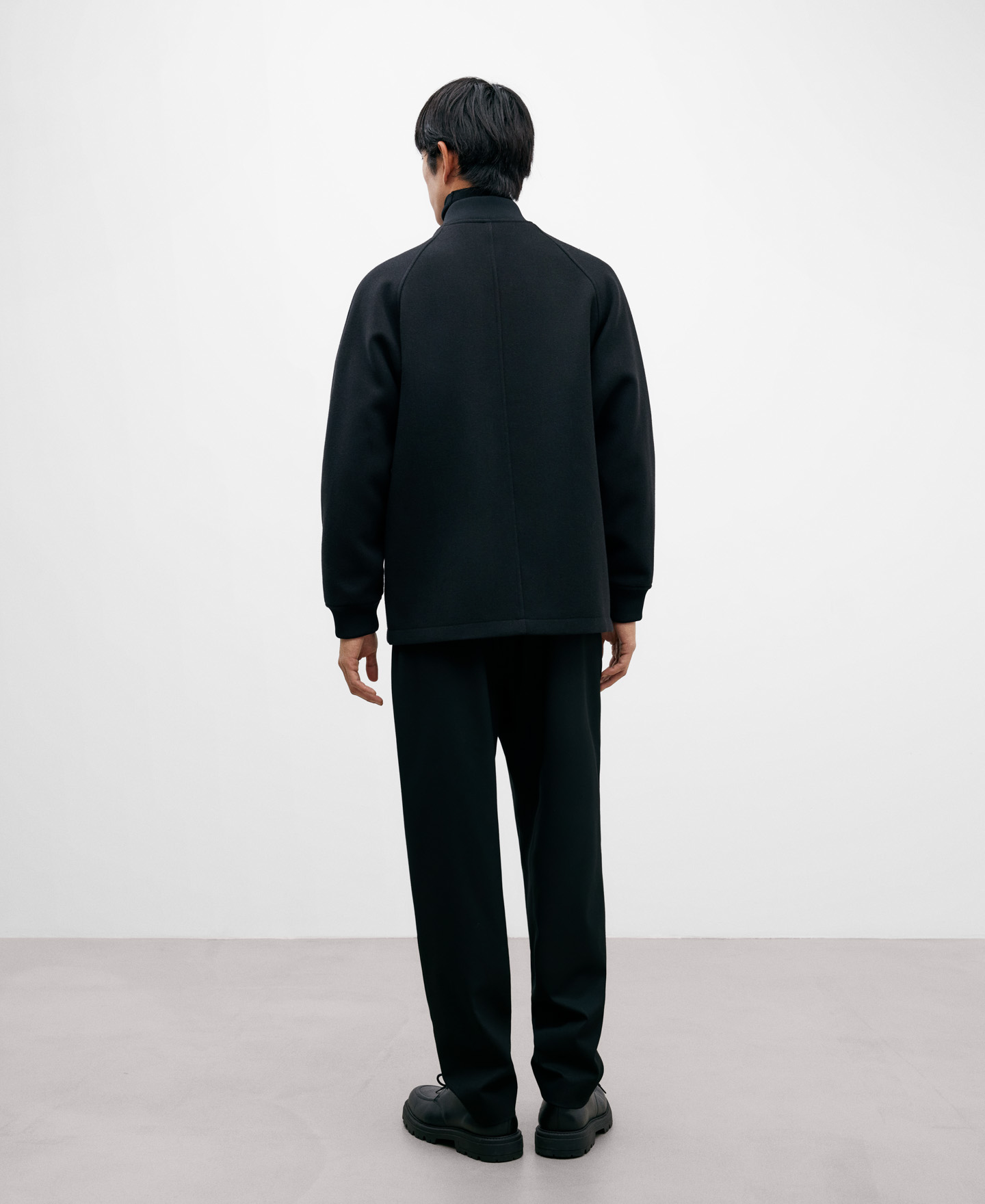 Chaqueta bomber negra para hombre image number 2