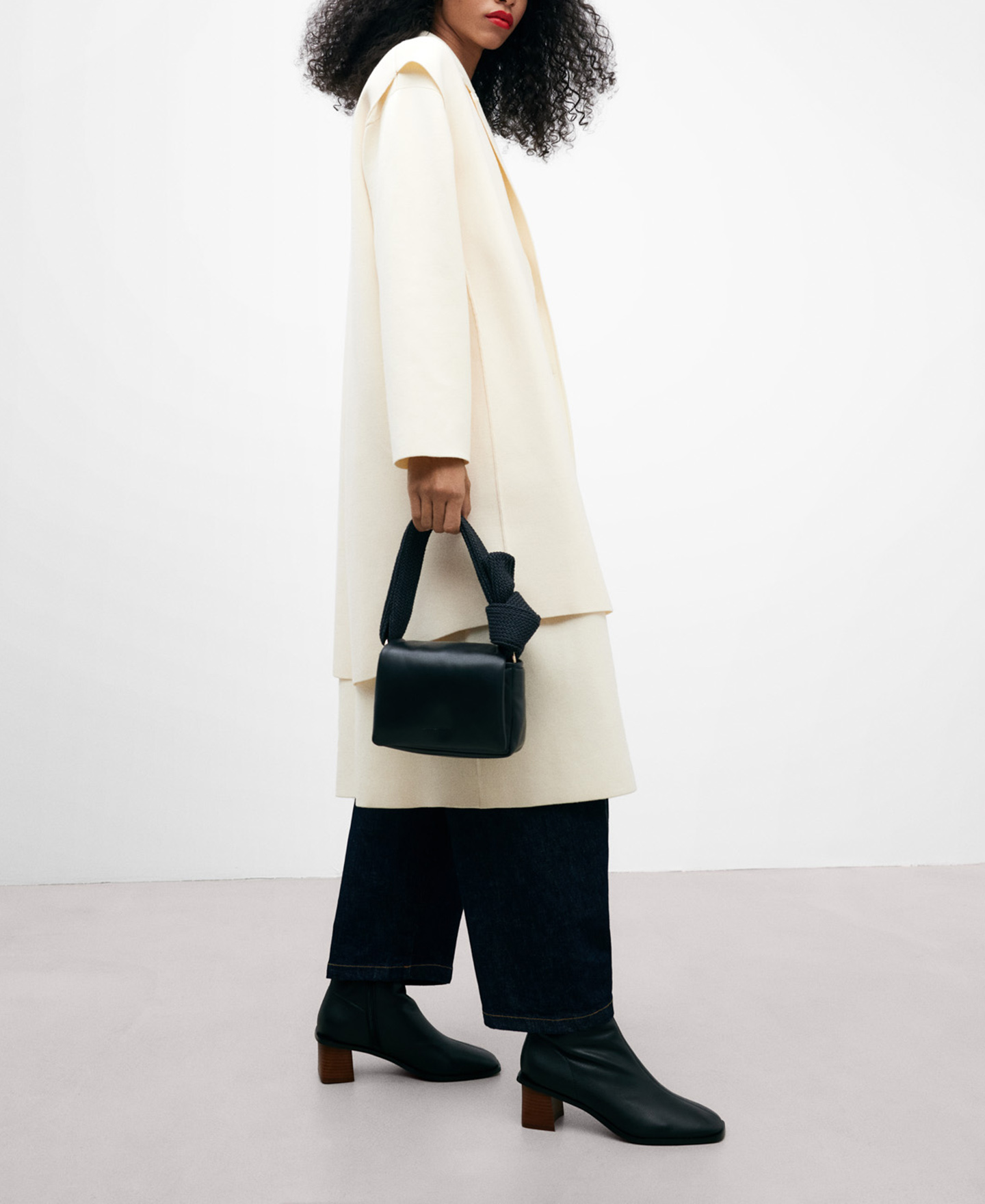 Mid-heel leather ankle boot image number 4
