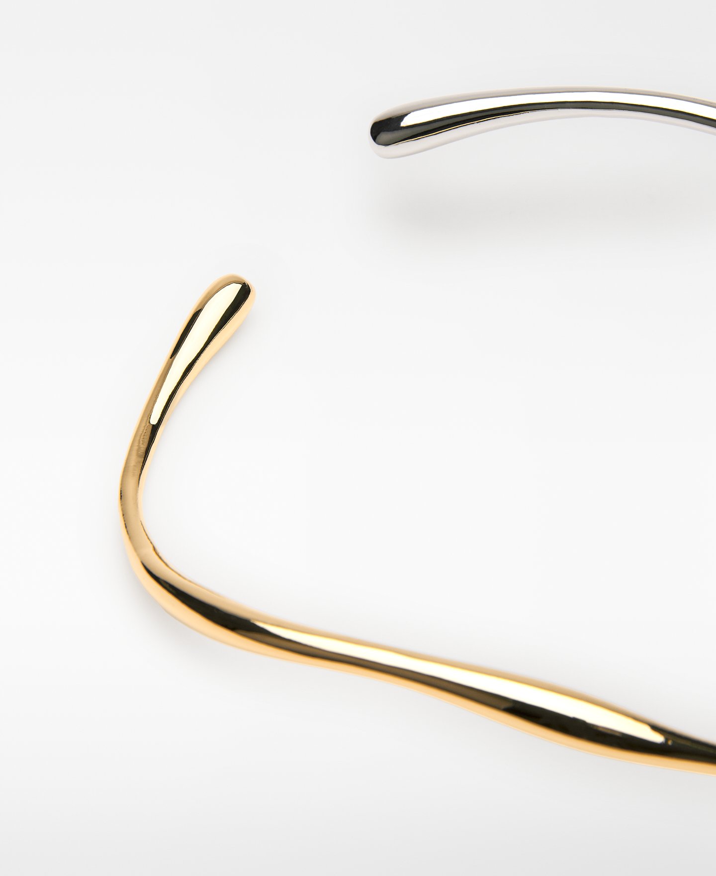 Double-lacquered metal choker woman image number 2