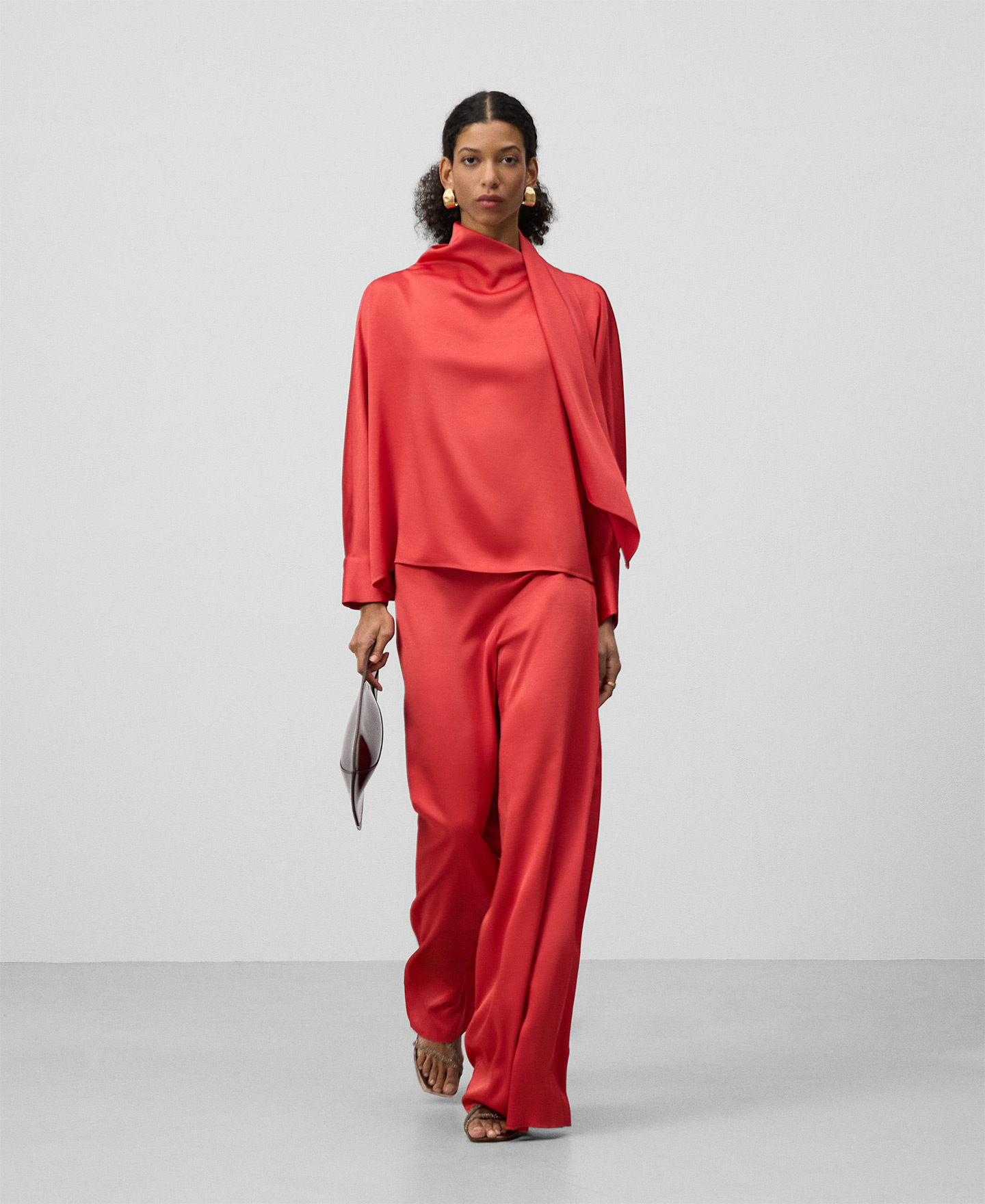 Pantalón pierna ancha rojo mujer image number 1