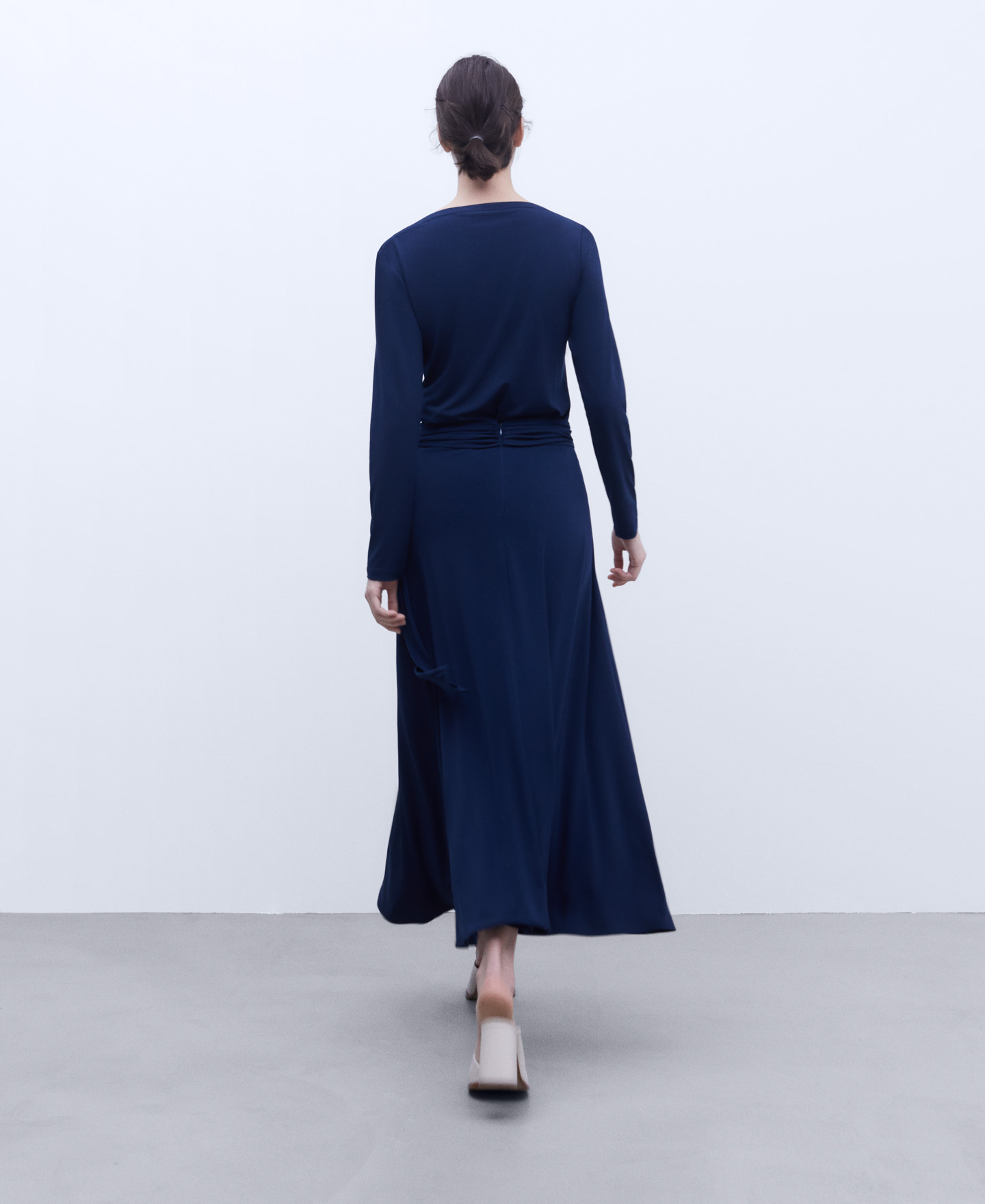 Semicircular skirt with belt image number 2