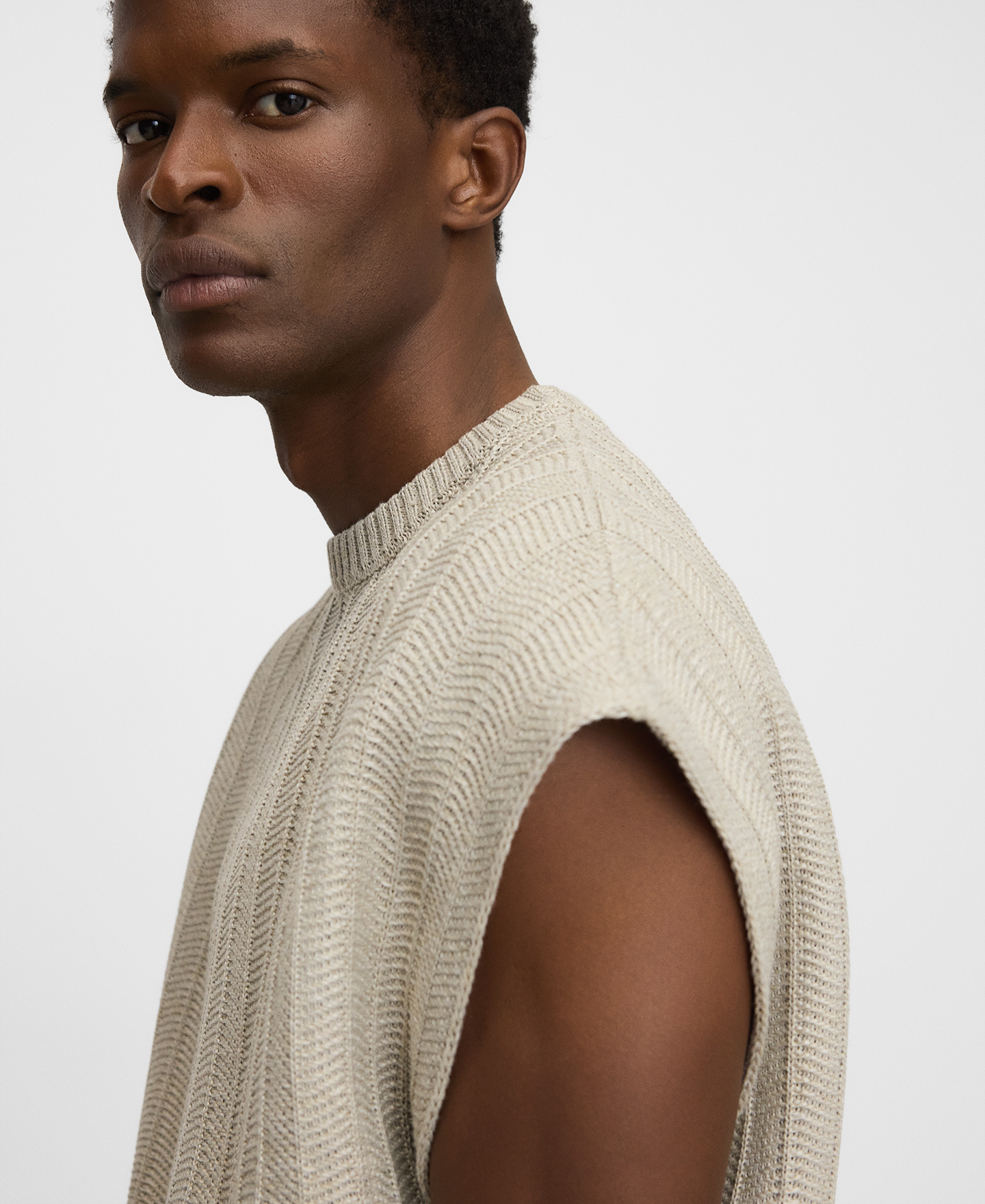 Chaleco oversize textura rafia image number 3