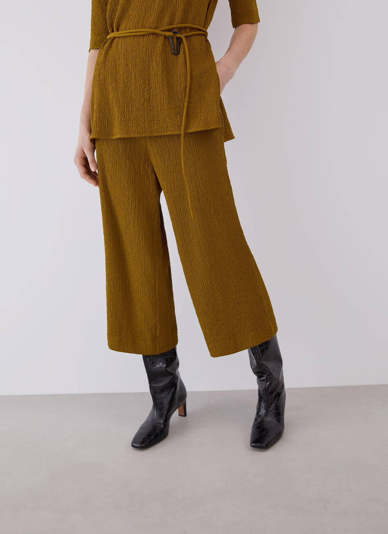 Viscose cropped trousers image number 0